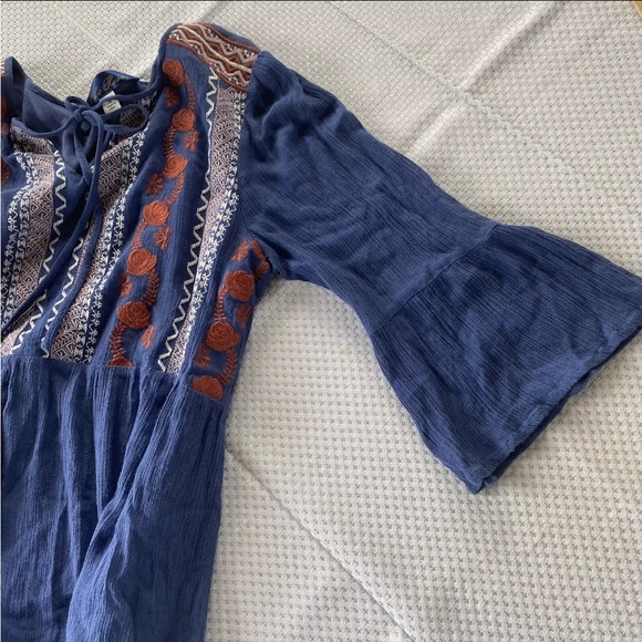 Francesca’s Blue Rain Embroidered Boho Dress Navy Blue Medium Like New - Picture 7 of 14